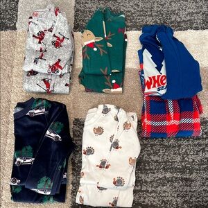 Boys’ Christmas/Thanksgiving pajamas, size 6 / 6/7 / 7 EUC! Santa, Hot Wheels!